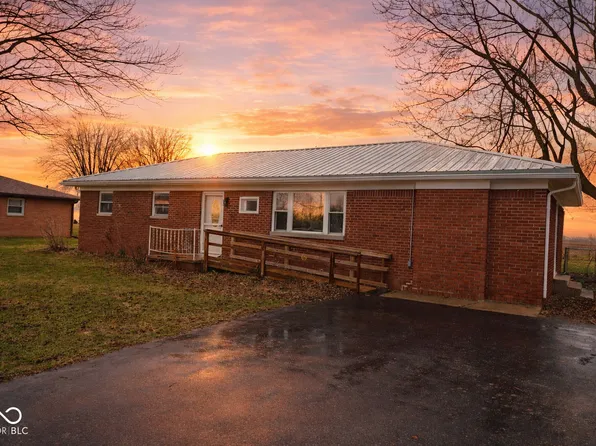 2183 S Fairview Dr, Shelbyville, IN 46176