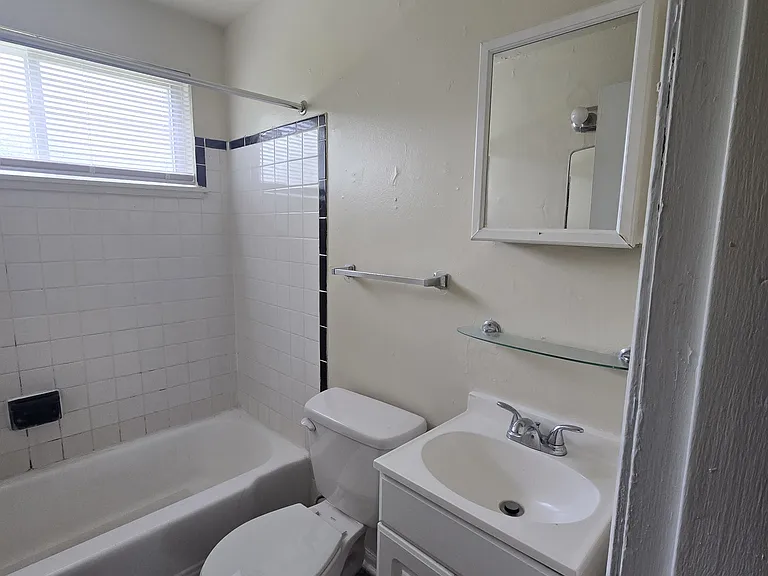3206 Ellwood Ave #C — Photo 8