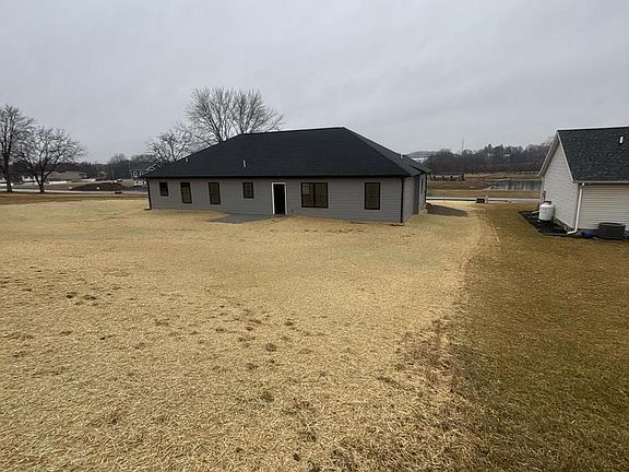 2nd image of 194 Meadowcreek Dr N