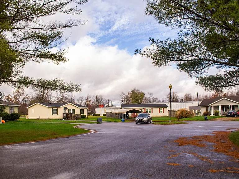 Fairview Crossing — Photo 9