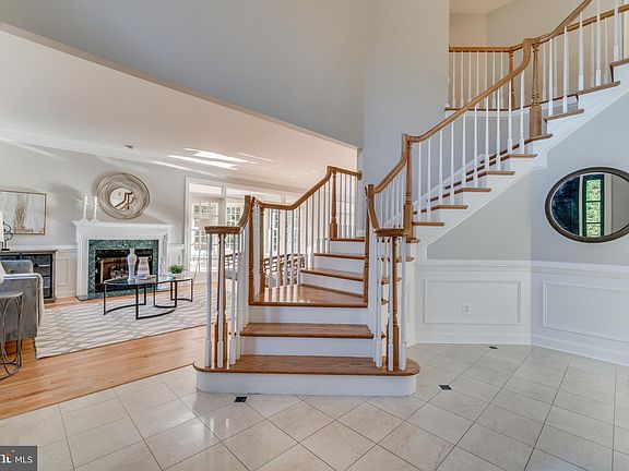3rd image of 12211 Seven Hills Ln
