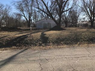 625 E 7th St, Cherryvale, KS 67335