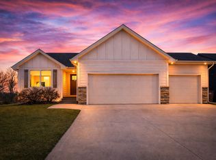 605 E Vista Lake Ave, Polk City, IA 50226