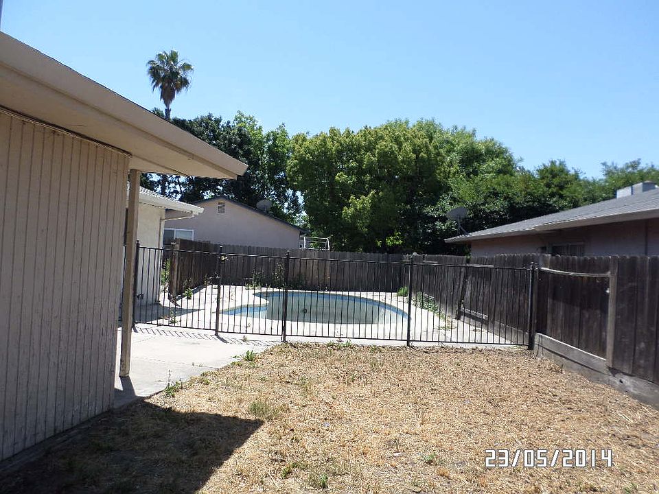 2nd image of 8439 Roxburgh Way