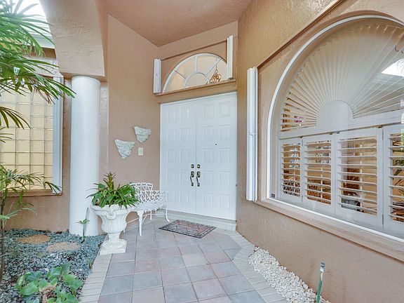 4th image of 10779 Greenbriar Villa Dr