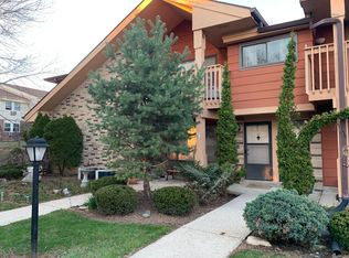 1619 Dover Dr, Waukesha, WI 53186