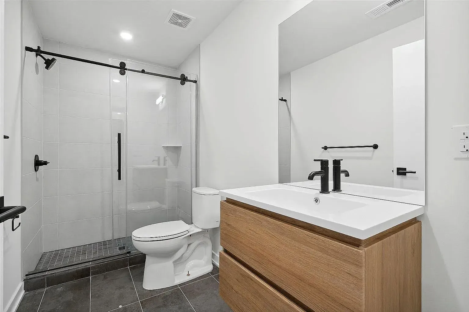 1 bed, 670 sqft, $1,995 — Photo 4