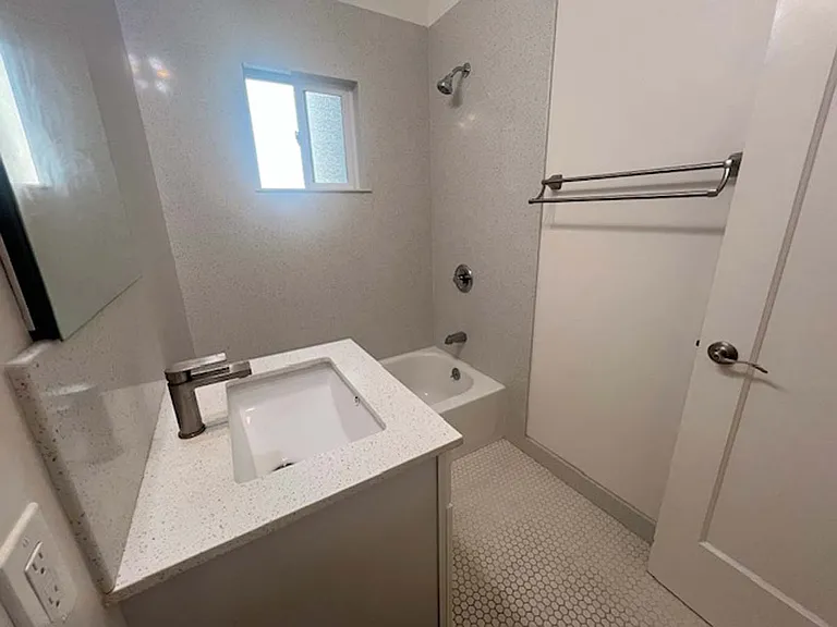 573 Wesley Ave #4 — Photo 28