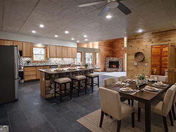 5th image of 236 Grace Dr