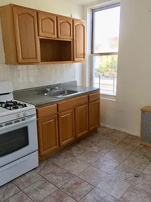 Rented by Halvatzis Realty | media 12