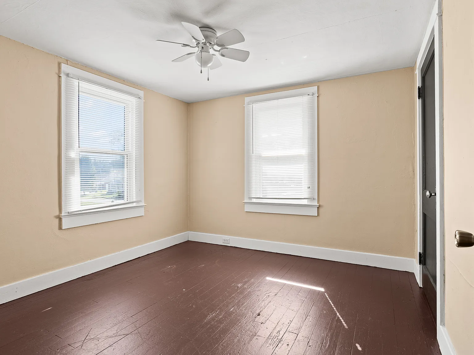 3 bed, 1296 sqft, $1,350 — Photo 2