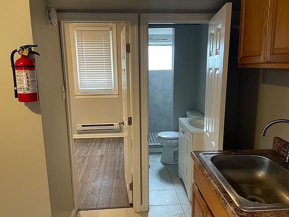 4th image of 231 Blaine Ave #1