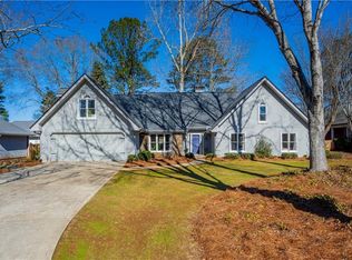 460 Crabapple Farm Dr, Alpharetta, GA 30004