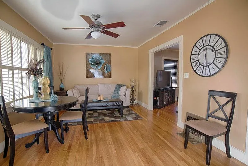 3 bed, 1281 sqft, $2,700 — Photo 3