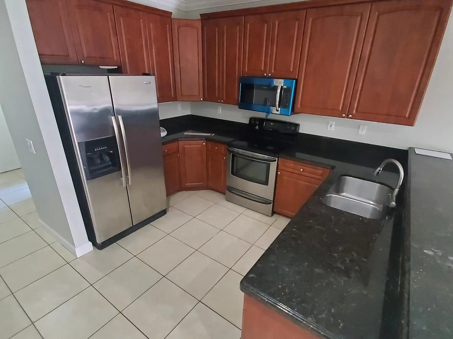 3 bed, 2.5 bath, 1828 sqft, $2,900 — Photo 3