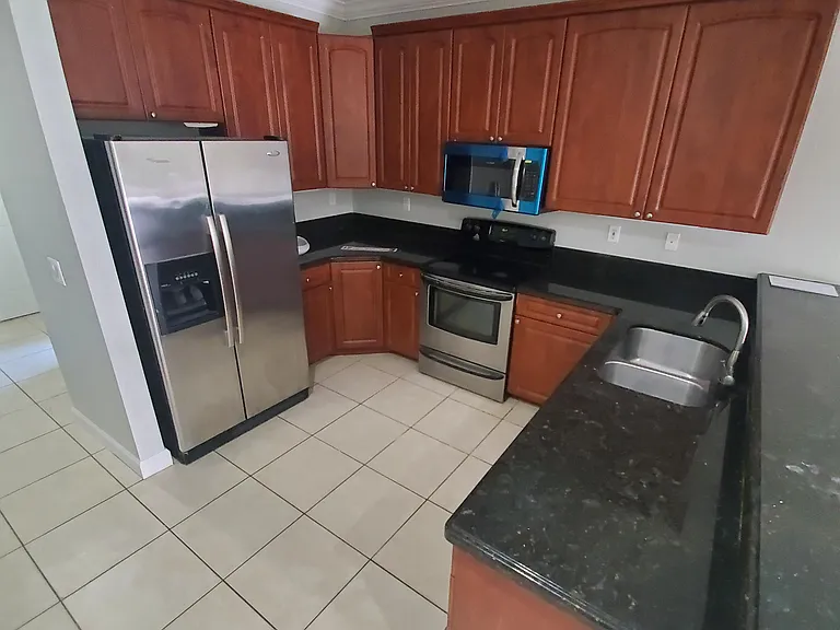 115 Akron St #C — Photo 3