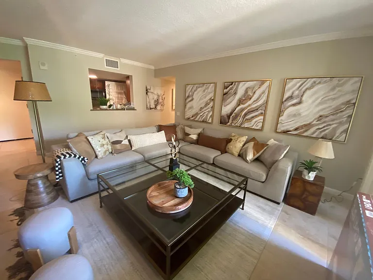 Royal Palm Apartments — Photo 51