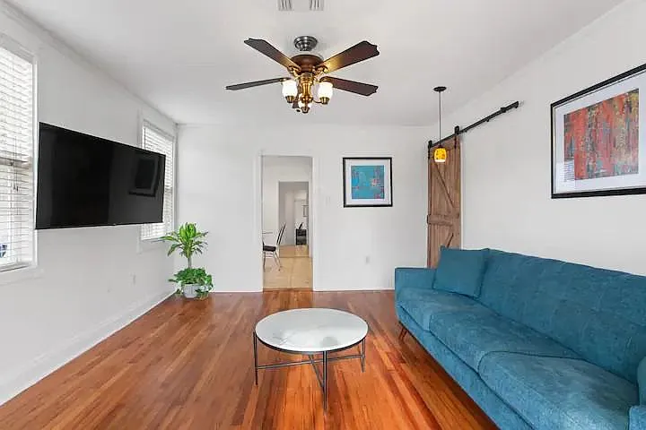4 bed, 1350 sqft, $1,990 — Photo 2