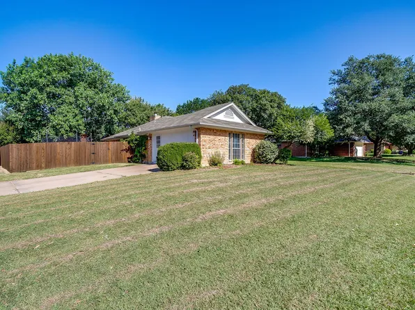 1301 Windy Meadows Dr, Burleson, TX 76028