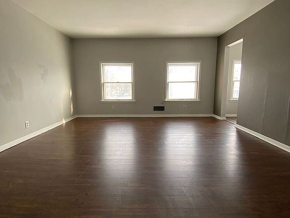 3rd image of 321 E 1st St #5132794
