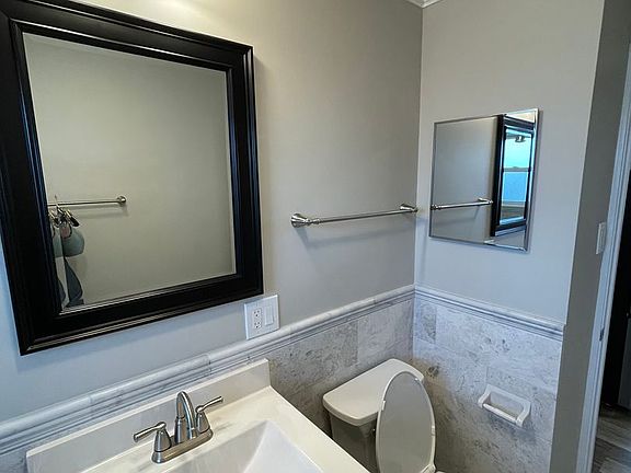 2nd image of 904 Curtiss St APT 4