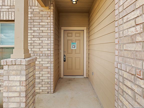 3rd image of 409 Hinsdale Run