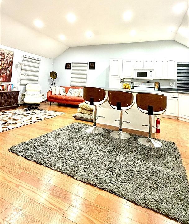 1st image of 33 Winter St #2