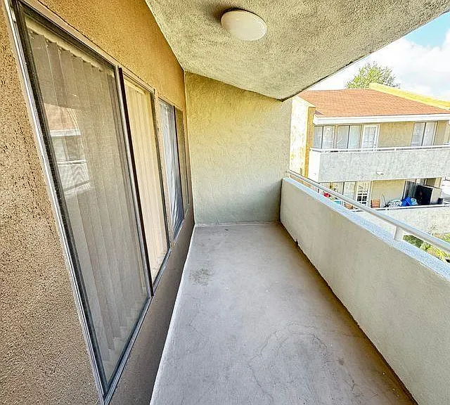 18144 Burbank Blvd #203 — Photo 29