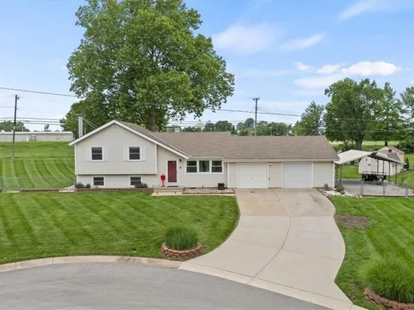 420 NW Village Ct, Lees Summit, MO 64063
