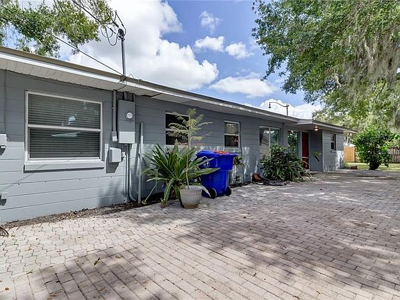 2nd image of 610 Jacaranda Ln