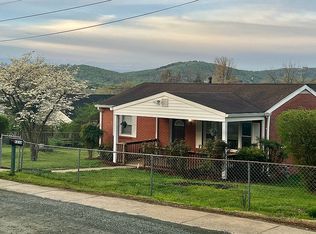 1216 Smith St, Charlottesville, VA 22901