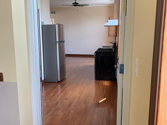 4th image of 2025 S Western Ave #2R