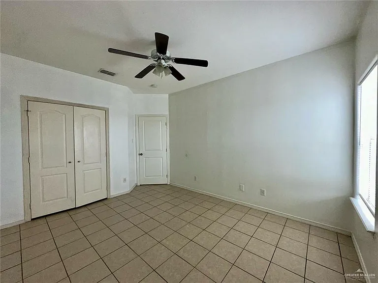 3200 Hill Crest Dr — Photo 5