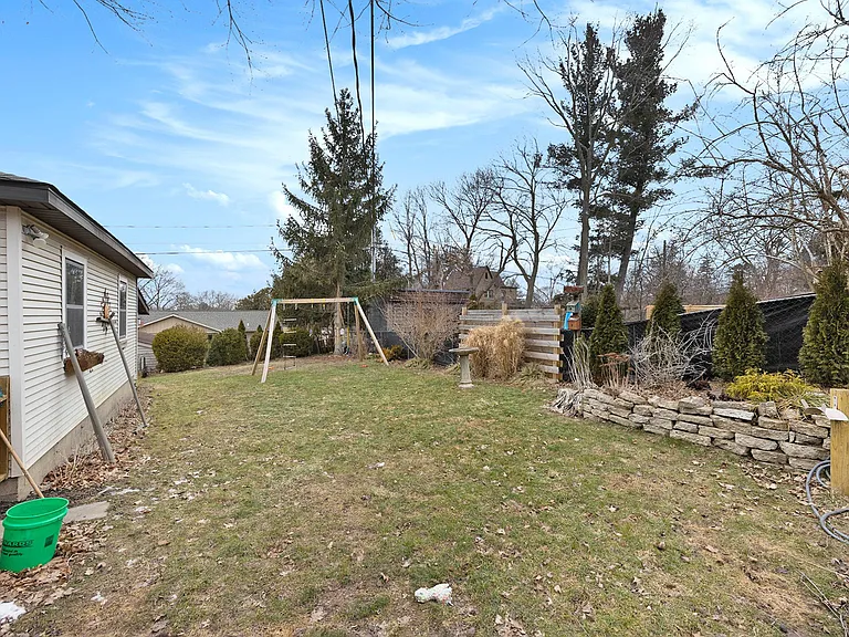 2427 Sinclair Ave NE — Photo 18