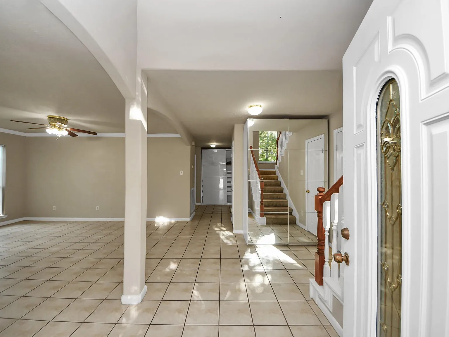 4 bed, 2.5 bath, 2490 sqft, $1,900 — Photo 4