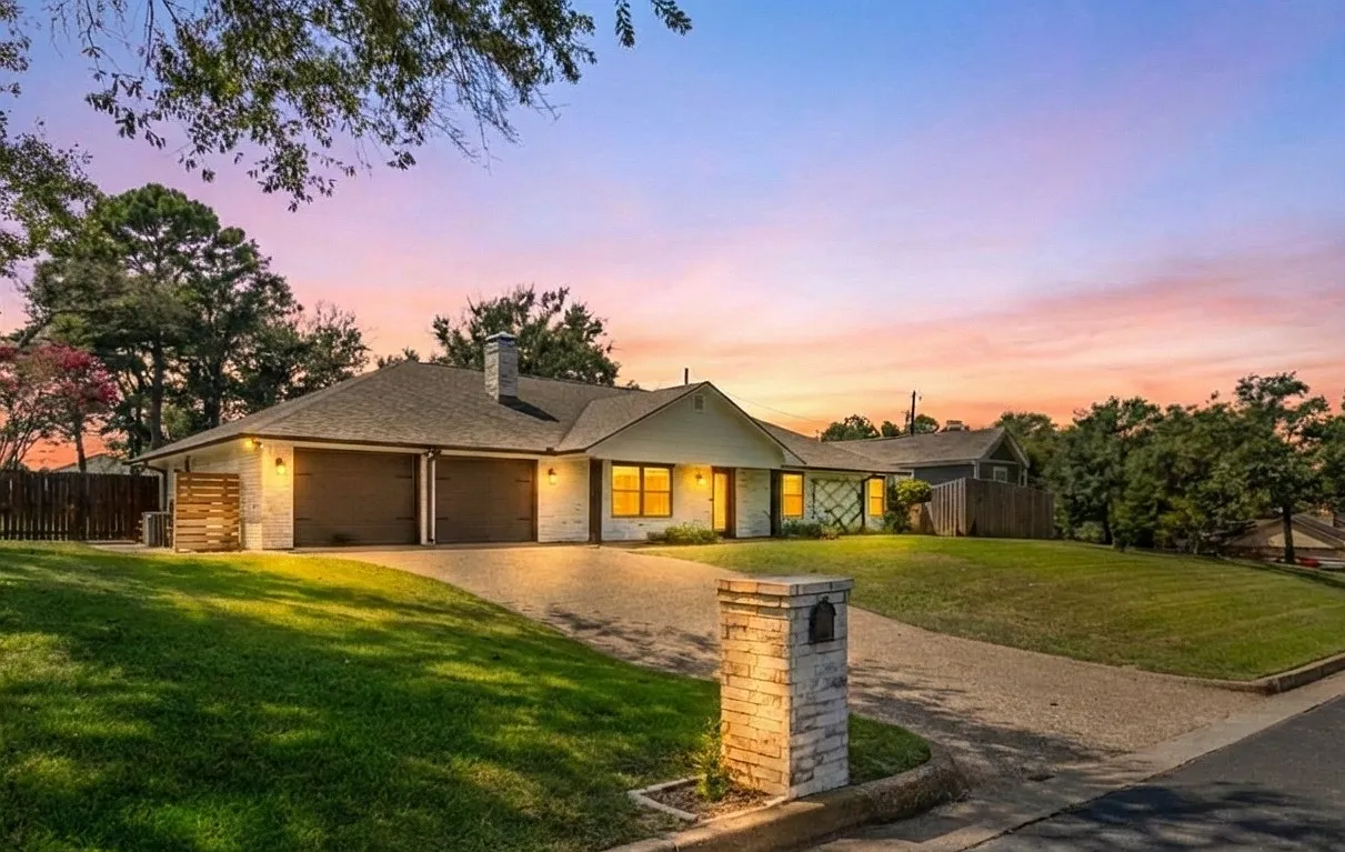 4 bed, 1964 sqft, $4,000 — Photo 3