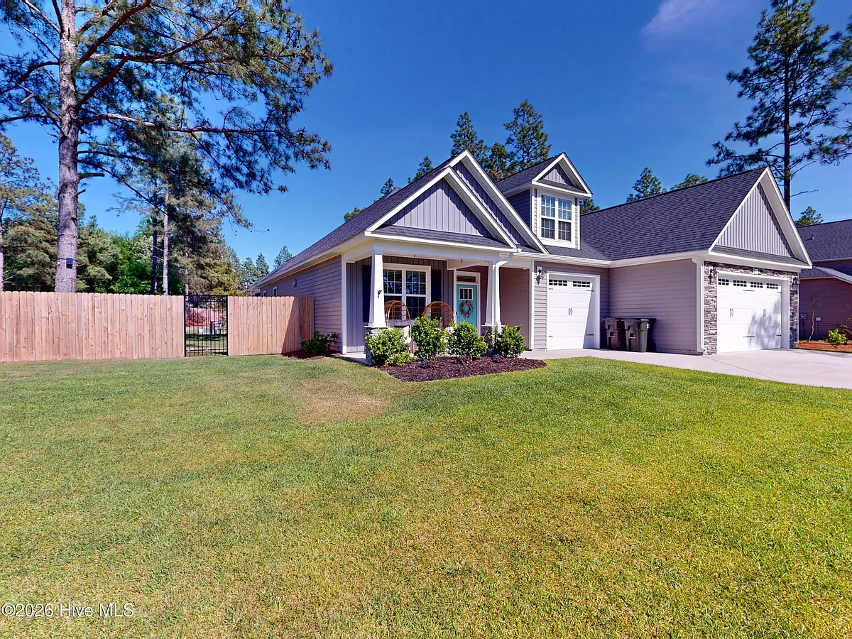 Building Photo - 604 Muscadine Ln
