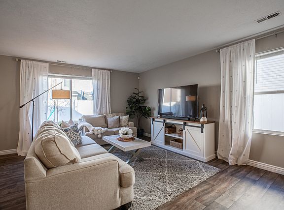 4th image of 2209 E Lake View Dr