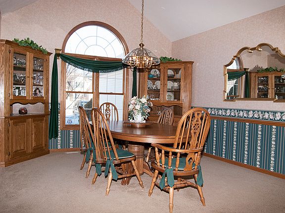 3rd image of 10361 Foxwood Dr