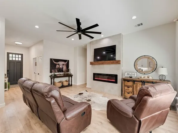 112 Indian Oaks Trl, West Tawakoni, TX 75474