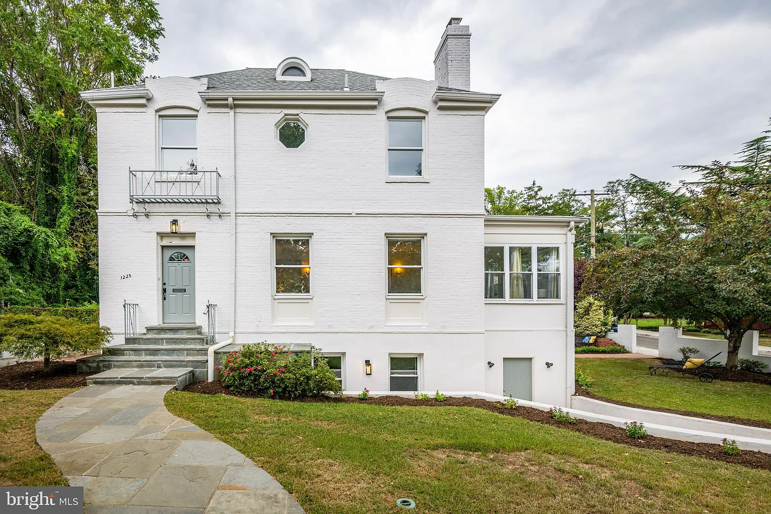 1225 Perry St NE photo 1