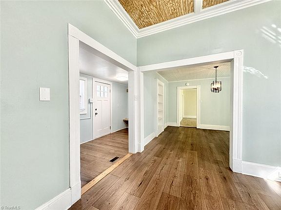 5th image of 3903 Clifton Rd