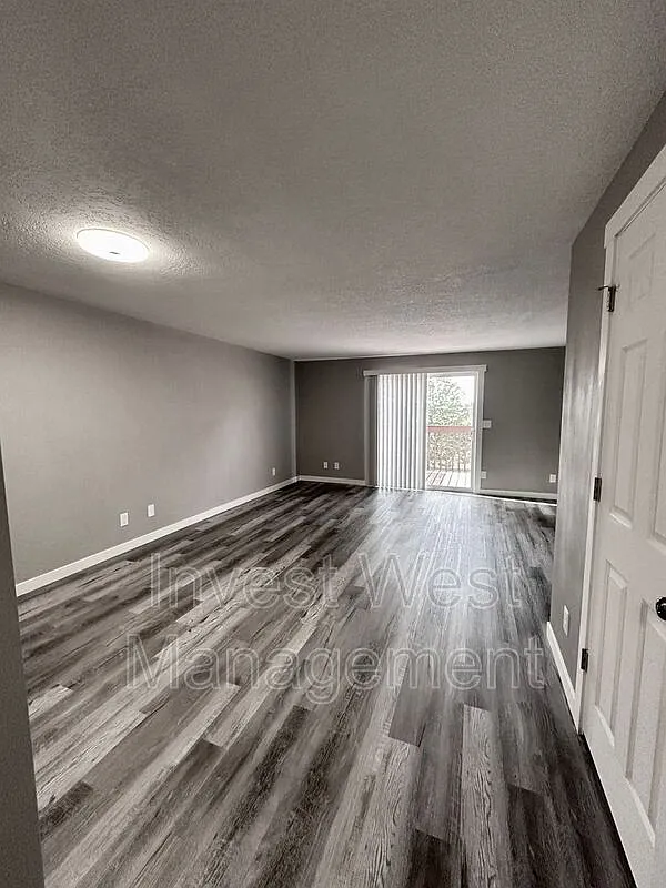 2 bed, 1.5 bath, 950 sqft, $1,850 — Photo 2