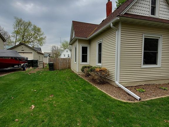 3rd image of 902 N B St