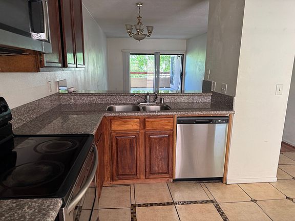 5th image of 941 W Carson St APT 209
