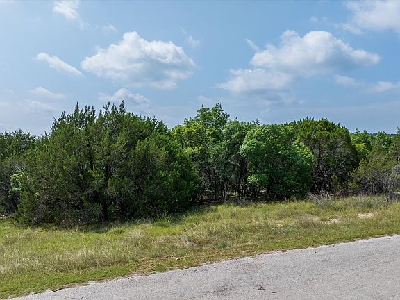 3rd image of 2590 Beacon Lake Dr