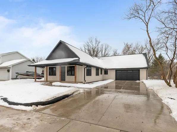 2849 Ruschfield Dr, Oshkosh, WI 54904