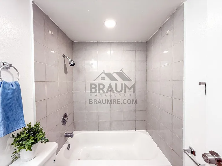 11839 BURBANK — Photo 9