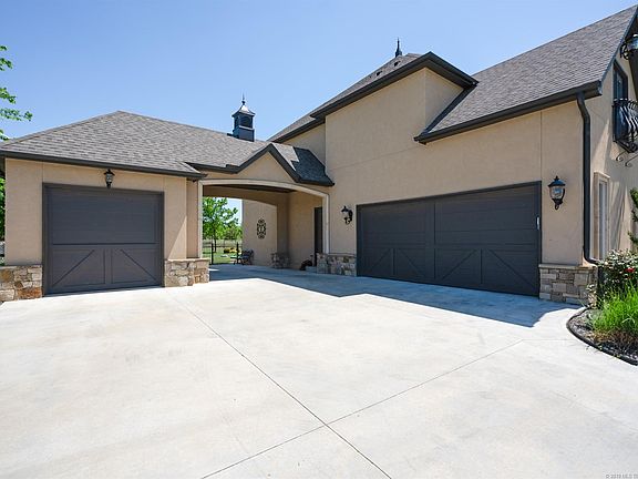 2nd image of 6301 N Wildwood Ln