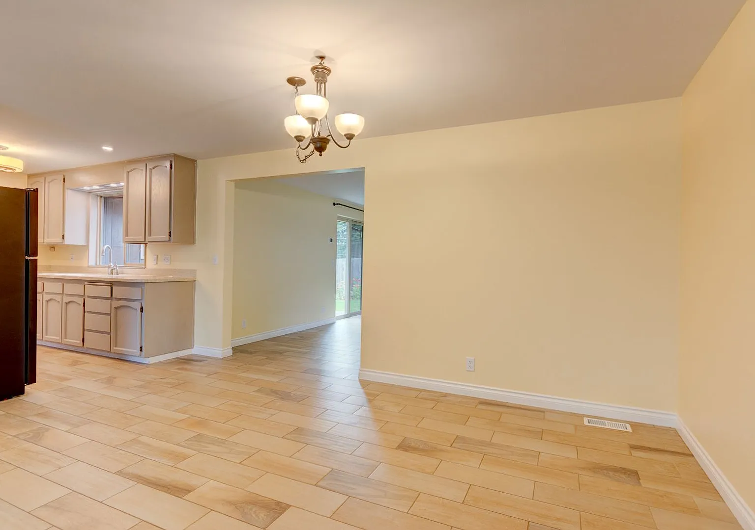 Charming Single-Level 3 Bed 2 Bath Oak Harbor Home with Fenced Backyard — Photo 3